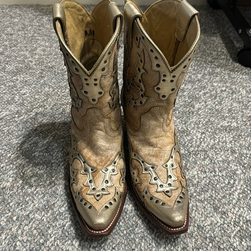 Ariat boots 8.5b woman’s